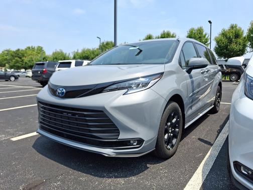 2025 Toyota Sienna Woodland Edition
