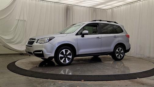 Ice Silver Metallic 2018 Subaru Forester 2.5i Premium