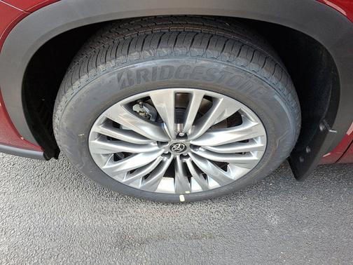 2025 Toyota Highlander Platinum