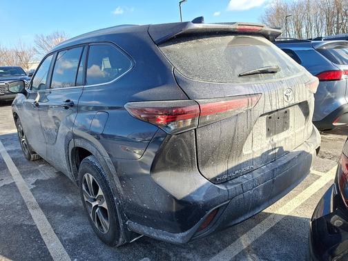 2025 Toyota Highlander Hybrid XLE