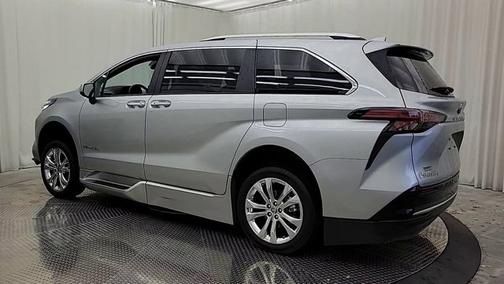 2022 Toyota Sienna Platinum