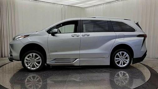2022 Toyota Sienna Platinum