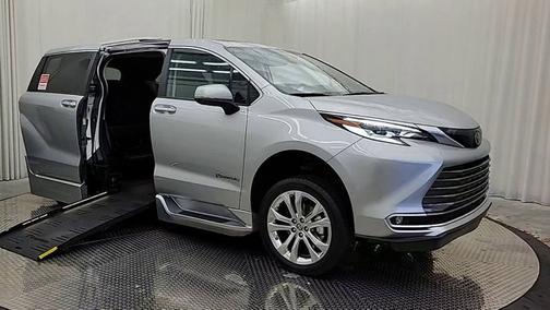 2022 Toyota Sienna Platinum