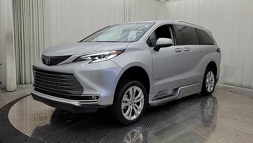 2022 Toyota Sienna Platinum