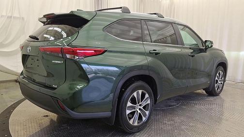 2023 Toyota Highlander Hybrid XLE