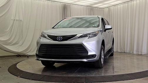 Celestial Silver Metallic 2024 Toyota Sienna LE