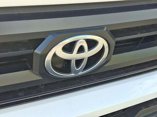 2025 Toyota Tacoma SR