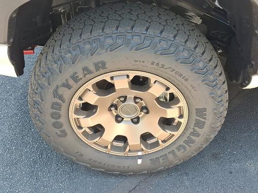 Ice Cap 2026 Toyota Tacoma Hybrid Trailhunter