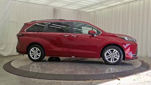 2024 Toyota Sienna XLE 7 Passenger