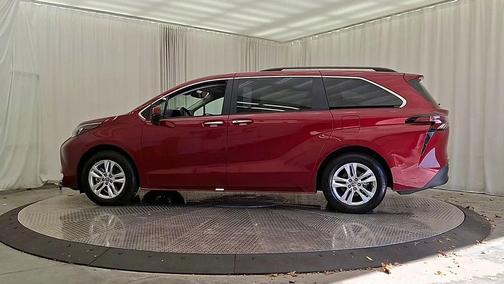 2024 Toyota Sienna XLE 7 Passenger