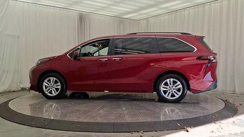 2024 Toyota Sienna XLE 7 Passenger