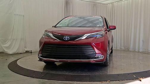 2024 Toyota Sienna XLE 7 Passenger