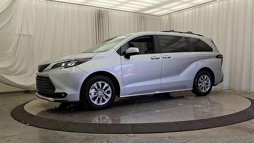 Celestial Silver Metallic 2025 Toyota Sienna XLE