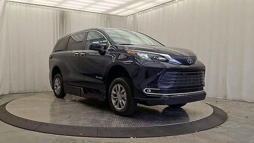 2024 Toyota Sienna XLE