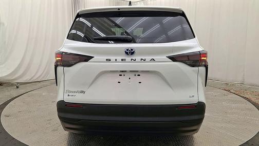 2025 Toyota Sienna LE