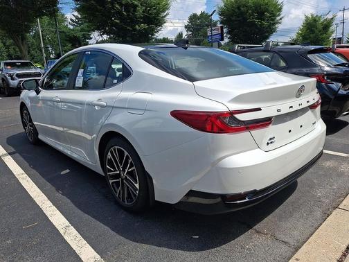 Wind Chill Pearl 2026 Toyota Camry XLE