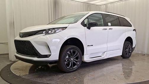 2025 Toyota Sienna XSE