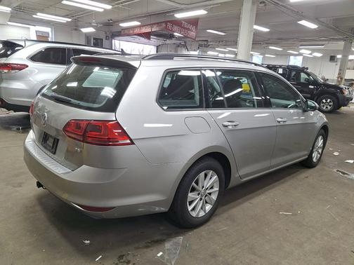 2016 Volkswagen Golf SportWagen TSI S 4-Door