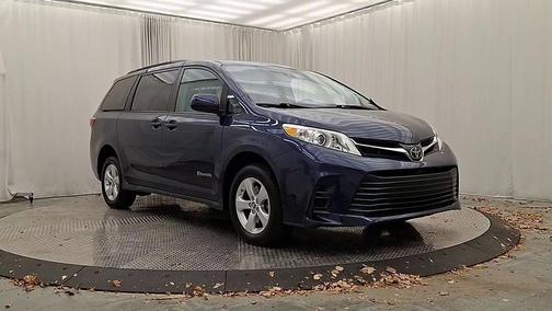 2019 Toyota Sienna LE