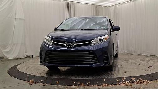 2019 Toyota Sienna LE
