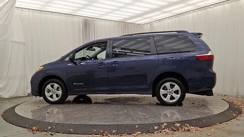 2019 Toyota Sienna LE