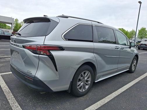 Celestial Silver Metallic 2021 Toyota Sienna XLE 8 Passenger