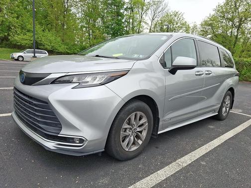Celestial Silver Metallic 2021 Toyota Sienna XLE 8 Passenger