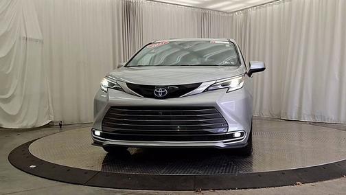 2021 Toyota Sienna Platinum 7 Passenger