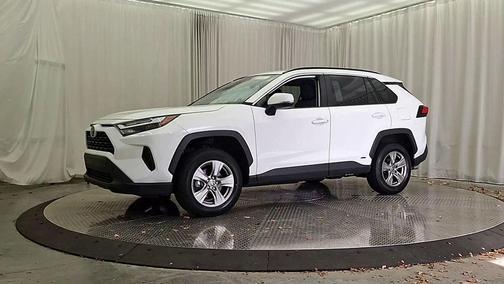 2022 Toyota RAV4 Hybrid XLE