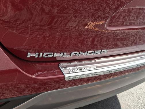 2026 Toyota Highlander Hybrid Platinum