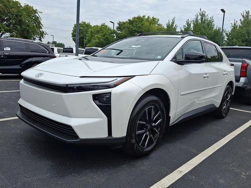 Wind Chill Pearl 2026 Toyota bZ XLE Plus