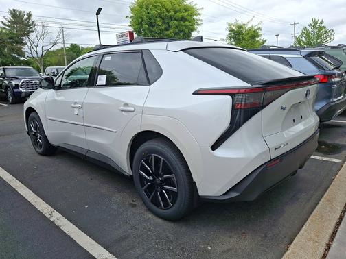 Wind Chill Pearl 2026 Toyota bZ XLE