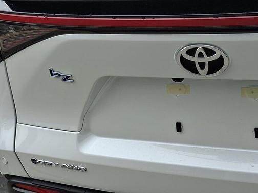 Wind Chill Pearl 2026 Toyota bZ XLE