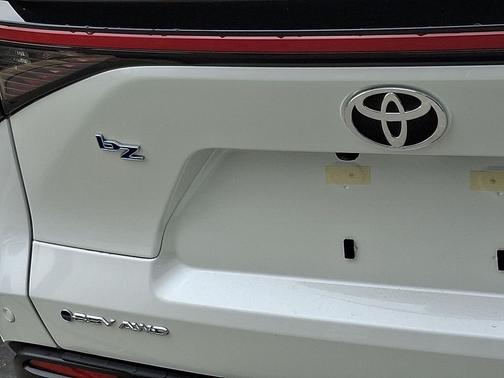 Wind Chill Pearl 2026 Toyota bZ XLE