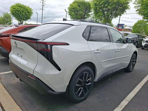 Wind Chill Pearl 2026 Toyota bZ XLE
