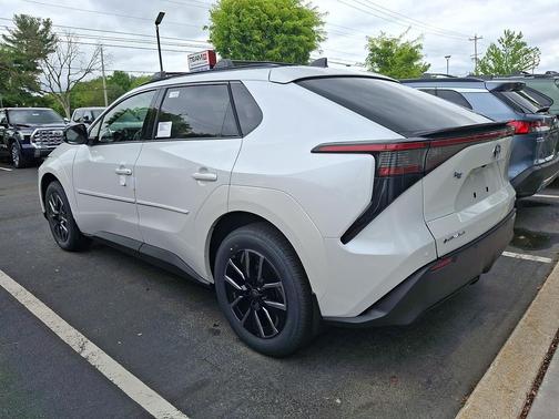 Wind Chill Pearl 2026 Toyota bZ XLE