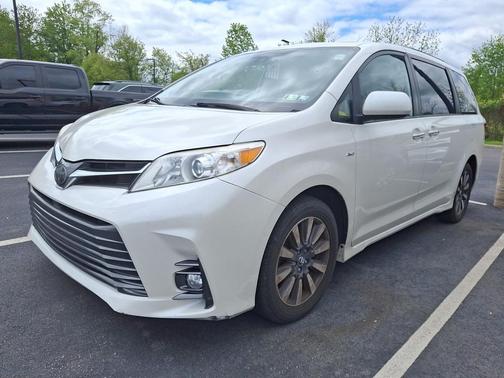 Blizzard Pearl 2020 Toyota Sienna XLE Premium