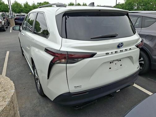 Wind Chill Pearl 2023 Toyota Sienna XLE