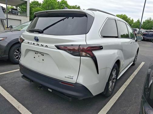 Wind Chill Pearl 2023 Toyota Sienna XLE