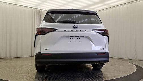 2024 Toyota Sienna LE