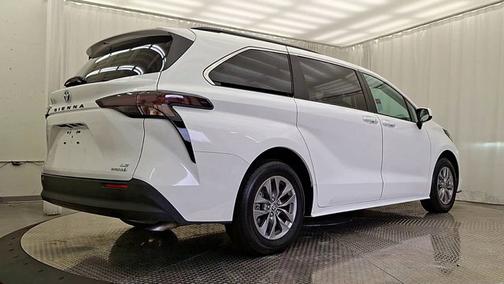 2024 Toyota Sienna LE