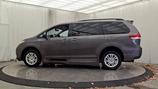 2013 Toyota Sienna XLE