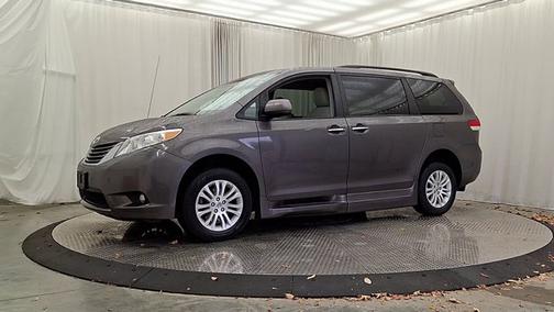 2013 Toyota Sienna XLE