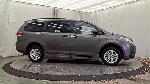 2013 Toyota Sienna XLE