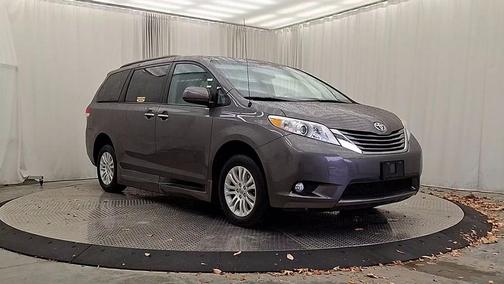 2013 Toyota Sienna XLE
