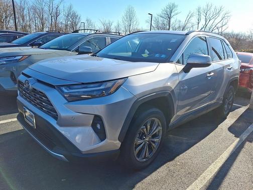 2022 Toyota RAV4 Hybrid SE
