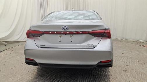 2022 Toyota Avalon Hybrid XLE