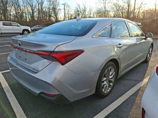 2022 Toyota Avalon Hybrid XLE