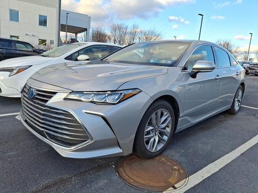 2022 Toyota Avalon Hybrid XLE