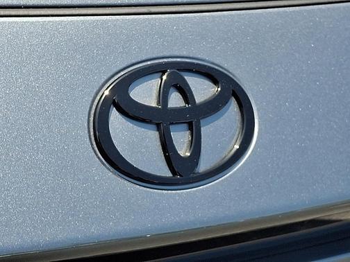 Overcast 2026 Toyota C-HR SE